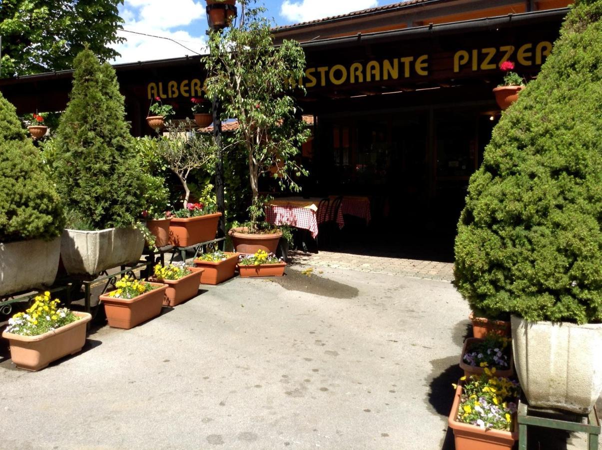 Albergo Ristorante Da Carlino กัสเตลนูโอโว ดี การ์ฟาญานา ภายนอก รูปภาพ