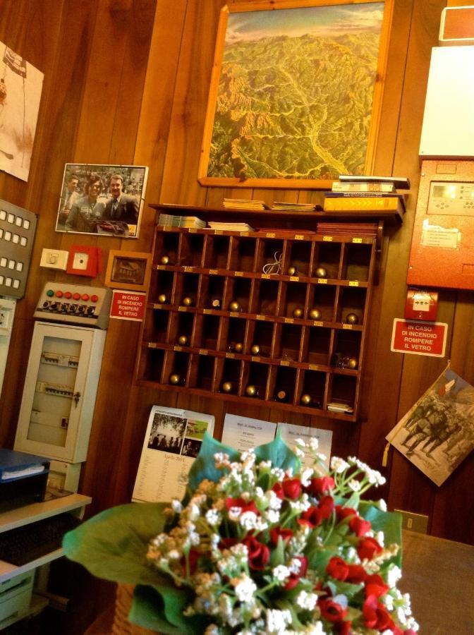 Albergo Ristorante Da Carlino กัสเตลนูโอโว ดี การ์ฟาญานา ภายนอก รูปภาพ