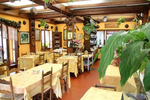 Albergo Ristorante Da Carlino กัสเตลนูโอโว ดี การ์ฟาญานา ภายนอก รูปภาพ